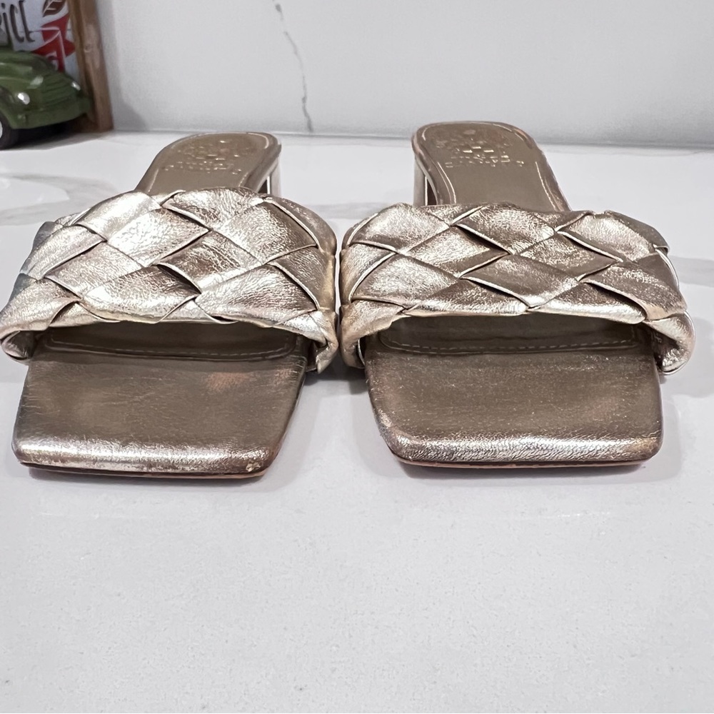 Vince Camuto Women’s Semtera Sandal Gold Metallic Block Heel Sz 6‎ -FLAWED - Picture 2 of 16